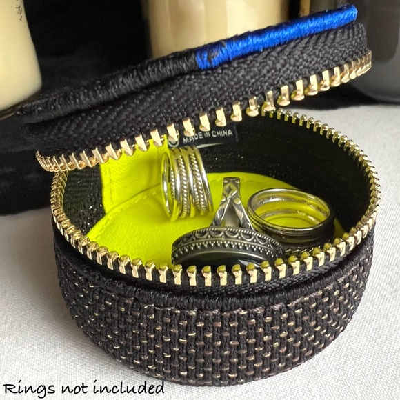 ROTHY’S ‘The Round Pouch” in Black and Gold - Picture 10 of 11